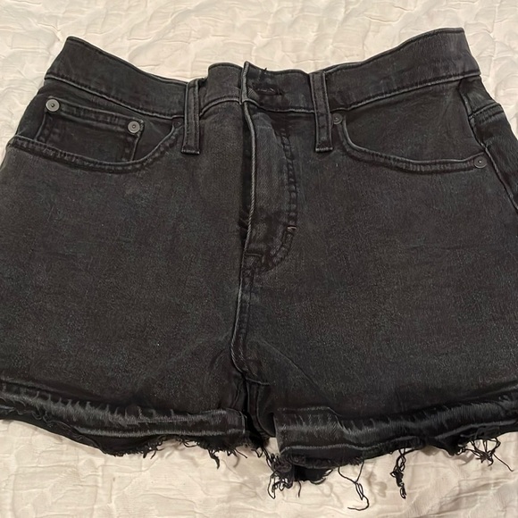 Madewell High-Rise Denim Shorts in Clint Wash: Drop-Hem Edition- size 26 - Picture 2 of 4